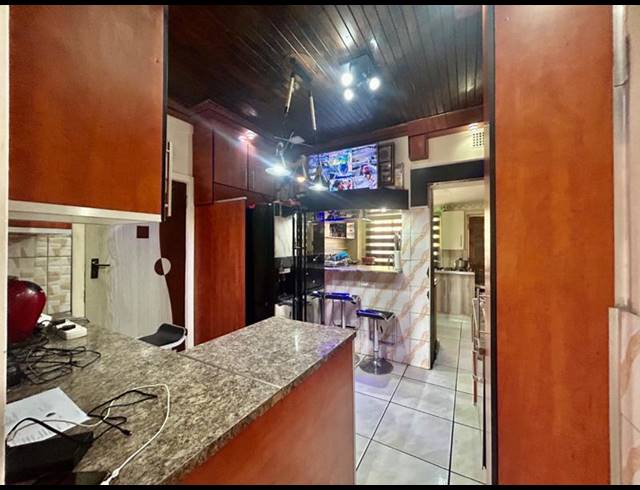3 BEDROOM HOUSE FOR SALE IN VANDERBIJLPARK CE 1